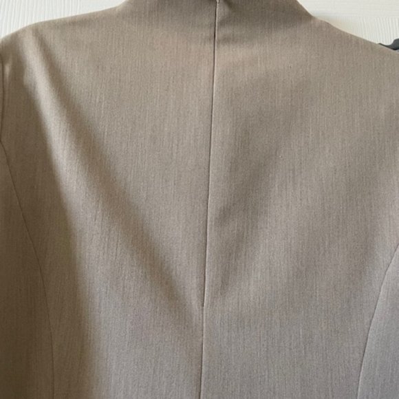 MODERN CLASSIC Ann Taylor 2-Piece Taupe Suit S 10 - Picture 3 of 6